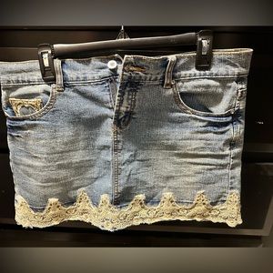 Size 11 beautiful denim skirt with lace trim on the skirt and on the pocket.